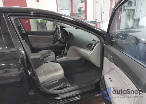 2018 Hyundai Elantra Value Edition z USA, uszkodzony, nr VIN 5NPD84LF0JH345941